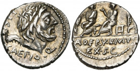 L. Calpurnius Piso et Q. Servilius Caepio, AR denier, 100 av. J.-C., Rome. D/ T. l. de Saturne à d. Derrière, harpa. Derrière et sous la tête, PISO CA...