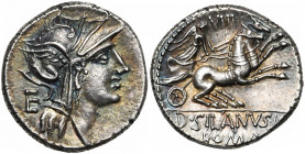 D. Iunius Silanus, AR denier, 91 av. J.-C., Rome. D/ T. casquée de Roma à d. A g., E. R/ Victoire conduisant un bige au galop à d. Au-dessus, VIII. A ...