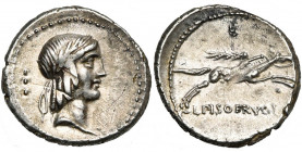L. Piso Frugi, AR denier, 90 av. J.-C., Rome. D/ T. l. d''Apollon à d. Derrière la t., trois points. R/ Cavalier ten. une palme, au galop à d. Au-dess...