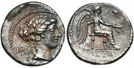 M. Porcius Cato, AR denier, 89 av. J.-C., Rome. D/ B. fém. dr. à d., les cheveux repris en chignon. Derrière la nuque, ROMA. Sous le cou, M·CATO. R/ L...