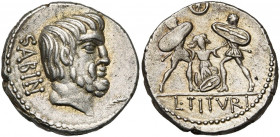 L. Titurius Sabinus, AR denier, 89 av. J.-C., Rome. D/ T. du roi Tatius barbu à d. A g., SABIN. A d., palme. R/ Tarpeia repoussant deux soldats qui la...