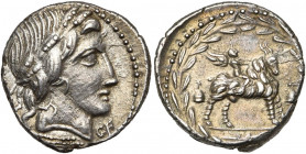 Mn. Fonteius, AR denier, 85 av. J.-C., Rome. D/ MN FONTEI C·F T. l. d''Apollon à d. Dessous, foudre. R/ Cupidon assis sur une chèvre à d., entouré de ...