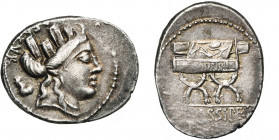 P. Fourius Crassipes, AR denier, 84 av. J.-C., Rome. D/ T. tourelée de Cybèle à d. Derrière, de haut en bas, AED CVR. et un pied déformé. R/ Chaise cu...