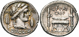 L. Furius Brocchus, AR denier, 63 av. J.-C., Rome. D/ III-VIR/ BROCCHI T. de Cérès à d., cour. d''épis de blé. Dans le champ, épi et grain d''orge. R/...