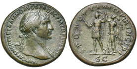 TRAJAN (98-117), AE sesterce, 104-111, Rome. D/ IMP CAES NERVAE TRAIANO AVG GER DAC PM TR P COS V PP T. l. à d., l''épaule g. dr. R/ SPQR OPTIMO- PRIN...