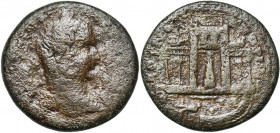 CHYPRE, Caracalla (198-217), AE bronze. D/ B. l., r., dr., cuir. à d. R/ KOINON KVΠPIΩN Temple d''Aphrodite à Paphos, formé d''une partie centrale hau...