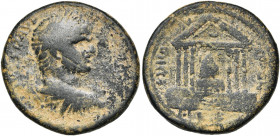 SYRIE, EMISA, Caracalla Auguste (198-217), AE bronze, 215. D/ B. l., dr., cuir. à d. R/ Temple hexastyle d''Elagabal, auquel on accède par une volée d...