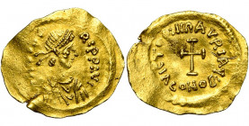 Maurice Tibère (582-602), AV tremissis, 583-602, Constantinople. D/ B. diad., dr., cuir. à d. R/ VICTORI AVRI AVS/ CONOB Croix potencée. Sear 488; D....