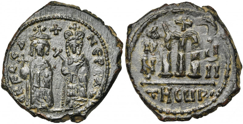 Phocas (602-610), AE follis, an 7, 608-609, Antioche. D/ Phocas et Leontia deb. ...