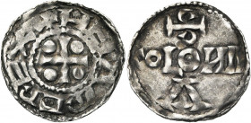 BASSE-LOTHARINGIE, AR denier, atelier mosan. Imitation du denier de Cologne au nom d''Henri Ier, roi (919-936). D/ + HEVVRC REX Croix cantonnée de qua...