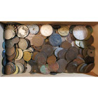 lot d''environ 250 p., la plupart petite monnaie du 17e au 19e s.