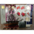 lot de divers sets, étuis et écrins: Royaume-Uni, five pounds 2008 (Anniversaire), 2012 (Countdown); two pounds 1989 (2), 1994; farewell set 1967; set...
