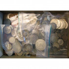 grand lot de petite monnaie de pays divers (environ 3 kg, 260 g en argent), dont: Bulgarie, Ferdinand, prince de Saxe-Cobourg, 5 leva 1892KB; 1 servic...