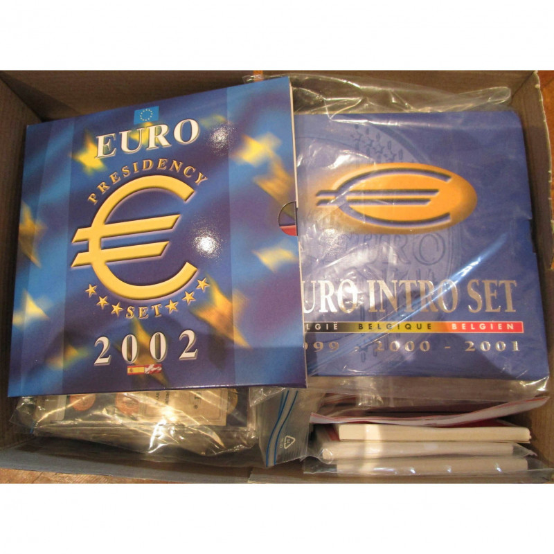 lot de divers sets, étuis et écrins: coffret de 36 p. commémoratives de 2 euro; ...