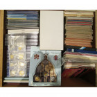 grand lot de sets et étuis: Slovénie, set 2005; Autriche, set 1996, 2000, 2001; set FDC 1980-1989 (9); proofset 1981, 1983, 1990, 1991; Royaume-Uni, f...