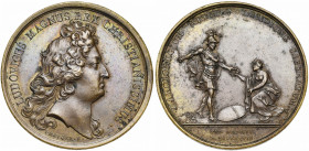 FRANCE, AE médaille, 1677, Mauger. Levée du second siège de Charleroi. D/ T. de Louis XIV à d. R/ CAROLOREGIUM AETERA OBSIDIONE LIBERATUM La ville de ...