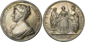 GRANDE-BRETAGNE, AR médaille, 1727, J. Croker. Couronnement de la reine Caroline. D/ B. dr. à g. R/ HIC· AMOR- HAEC· PATRIA La reine deb. de f., entou...