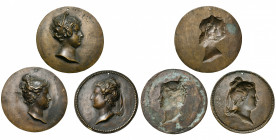 ITALIE, lot de 3 médaillons unifaces anonymes aux portraits de jeunes femmes. AE, 93-97 mm. Trous de suspension.
Très Beau (Very Fine)