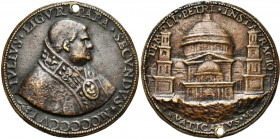 ITALIE, ETATS PONTIFICAUX, AE médaille, 1506, Foppa, dit Caradosso. Jules II - Pose de la première pierre de la nouvelle basilique Saint-Pierre. D/ B....
