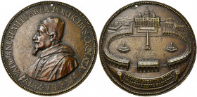 ITALIE, ETATS PONTIFICAUX, AE médaille, s. d., Morone. Alexandre VII - Fondations de la place Saint-Pierre. D/ B. à g., coiffé du bonnet et vêtu du ca...