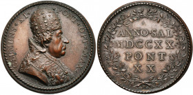 ITALIE, ETATS PONTIFICAUX, AE médaille, 1720, Hamerani. Clément XI - 20e année de pontificat. D/ B. à d., coiffé de la tiare. R/ Dans une couronne de ...
