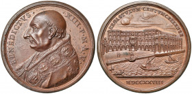 ITALIE, ETATS PONTIFICAUX, AE médaille, 1728 (an 5), Hamerani. Benoît XIII - Construction du pénitencier de Civitavecchia. D/ B. à g. R/ ERGASTVLVM CE...