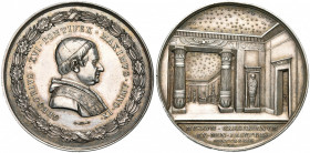 ITALIE, ETATS PONTIFICAUX, AR médaille, 1839 (an 9), Girometti. Inauguration du Musée Grégorien égyptien. D/ B. de Grégoire XVI à g. R/ Vue intérieure...