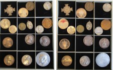 ITALIE, ETATS PONTIFICAUX, lot de 16 médailles, la plupart en argent, dont 7 annuelles: 1934 (an 13), Mistruzzi, Pie XI; 1941 (an 2), Mistruzzi, Pie X...