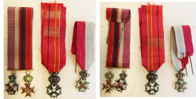 BELGIQUE, lot de 4 miniatures de chevalier montées avec des rubans combinés aux couleurs de plusieurs Ordres: groupe de deux miniatures (Ordre de Léop...