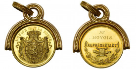 BELGIQUE, insigne de représentant en or, au module de la pièce de 20 francs (22 mm, 10,22 g, avec bélière ornée). Attribué à Joseph Hoÿois (1861-1918)...