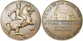 BELGIQUE, médaillon en bronze par Darville (25,8 cm), offert à Franz Wangermée par ses amis et ses admirateurs à l''occasion des Fêtes de la Madeleine...