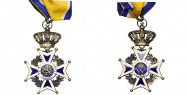 lot de 3 décorations attribuées à Robert Wangermée: Pays-Bas, croix de commandeur de l’Ordre d’Orange-Nassau (Pays-Bas, à titre civil, ruban de 57 mm ...