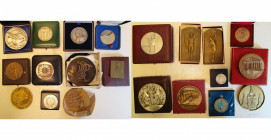 BELGIQUE, lot de 20 médailles, la plupart en écrins et attribuées à Robert Wangermée, dont: Académie royale des sciences, lettres et arts (AR), Univer...