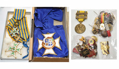 BELGIQUE, lot de décorations: médaille commémorative de la guerre 1940-1945 (avec 4 barrettes sur le ruban), deux croix (commandeur et chevalier) avec...