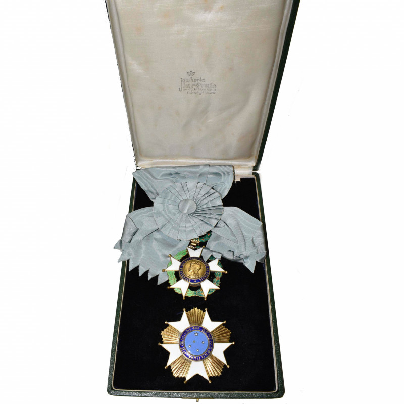 BRESIL, Ordre de la croix du Sud, ensemble de grand-croix (bijou, écharpe et pla...