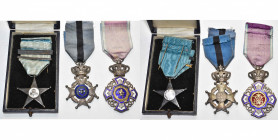 CONGO BELGE, lot de trois décorations: croix de chevalier de l’Ordre du Lion (unilingue, en argent), chevalier de l’Ordre de Léopold II (centre Etat i...