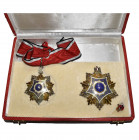 EGYPTE, Ordre du Mérite, ensemble de 2e classe (bijou de cou et plaque), marque du joaillier Bichay du Caire au revers, dans son écrin d’origine.
Ord...