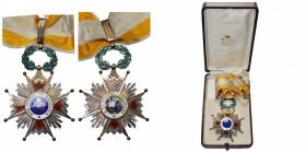 ESPAGNE, Ordre d''Isabelle la Catholique, croix de commandeur du nombre, modèle 1875-1931, dans un écrin Cejalvo à Madrid.