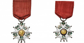 FRANCE, Ordre de la Légion d’honneur, étoile de chevalier en argent, modèle de la Deuxième République (1848-1851). Manques à l’émail de pointes, ruban...