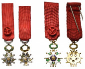 FRANCE, Ordre de la Légion d’honneur, lot de deux miniatures d’officier, modèle de la Troisième République, 1870-1951: la première en or (17 mm), avec...