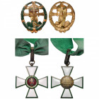 HONGRIE, Ordre du Mérite, croix de commandeur en métal doré, 1922-1944, avec ruban vert pour civils en partie insolé. Vendu avec un insigne de coiffur...