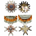 JAPON, Ordre du Trésor sacré, ensemble de 1e classe en vermeil (bijou, écharpe et plaque), 1er modèle, inchangé de 1888 à 2002.