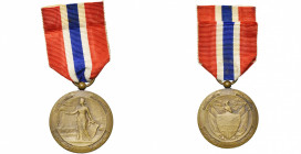 PANAMA, médaille de 3e classe de la Solidarité, en bronze.
Le Panama était entré en guerre aux côtés des Alliés en 1917 sans envoyer de troupes outre...