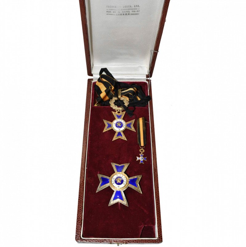 PORTUGAL, Ordre du Mérite, créé en 1929, ensemble de grand officier en vermeil (...