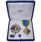 THAILANDE, Ordre de la Couronne, ensemble de 2e classe en argent (plaque et commandeur), 3e modèle, après 1941. Ecrin de la maison thaï, avec le breve...
