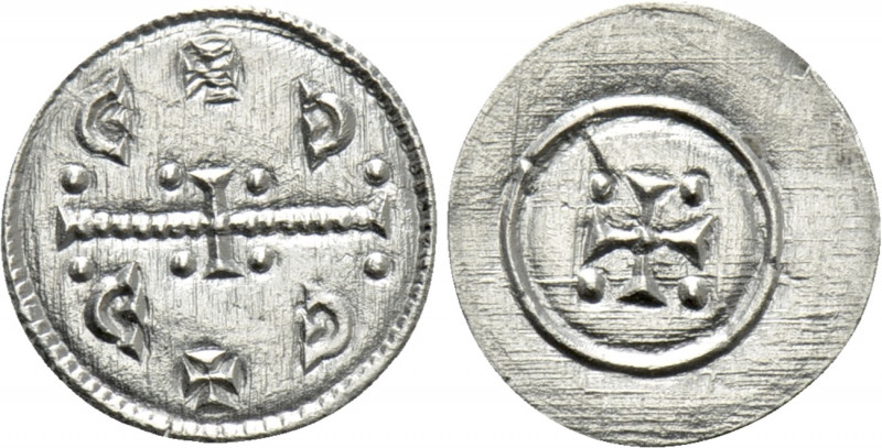 HUNGARY. Geza II (1141-1162). Denar. 

Obv: Є / Є / Є / Є. 
Cross with long h...