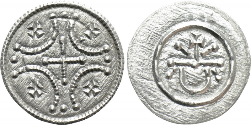 HUNGARY. Geza II (1141-1162). Denar. 

Obv: Cross in centre, with four semicir...