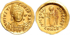 Byzanz Justin I. 518-527 Solidus Konstantinopel (518-519) D N IVSTINVS P P AVG Geharnischte Büste von vorn / VICTORIA AVGGG G(amma) Stehende Victoria ...