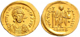 Byzanz Justinian I. 527-565 Solidus Konstantinopel (527-538) D N IVSTINIANVS P P AVG Geharnischte Büste von vorn / VICTORIA AVGGG I Stehender Engel mi...