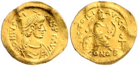 Byzanz Justinus II. 565-578 Semissis Konstantinopel (565-578) DN IVSTINVS PP AVI Büste mit Diadem nach rechts / VICTORIA AVGGG, Victoria, auf Trophaeu...